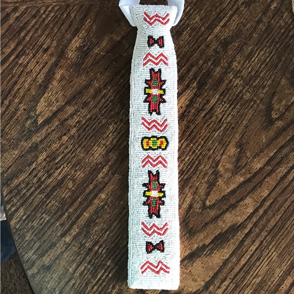 NATIVE AMERICAN Beaded Western Southwestern Summer Festival Bolo Tie